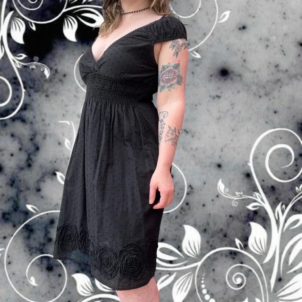 vtg y2k myán 97% cotton swiss dot babydoll sundress with rose hem, fits like md